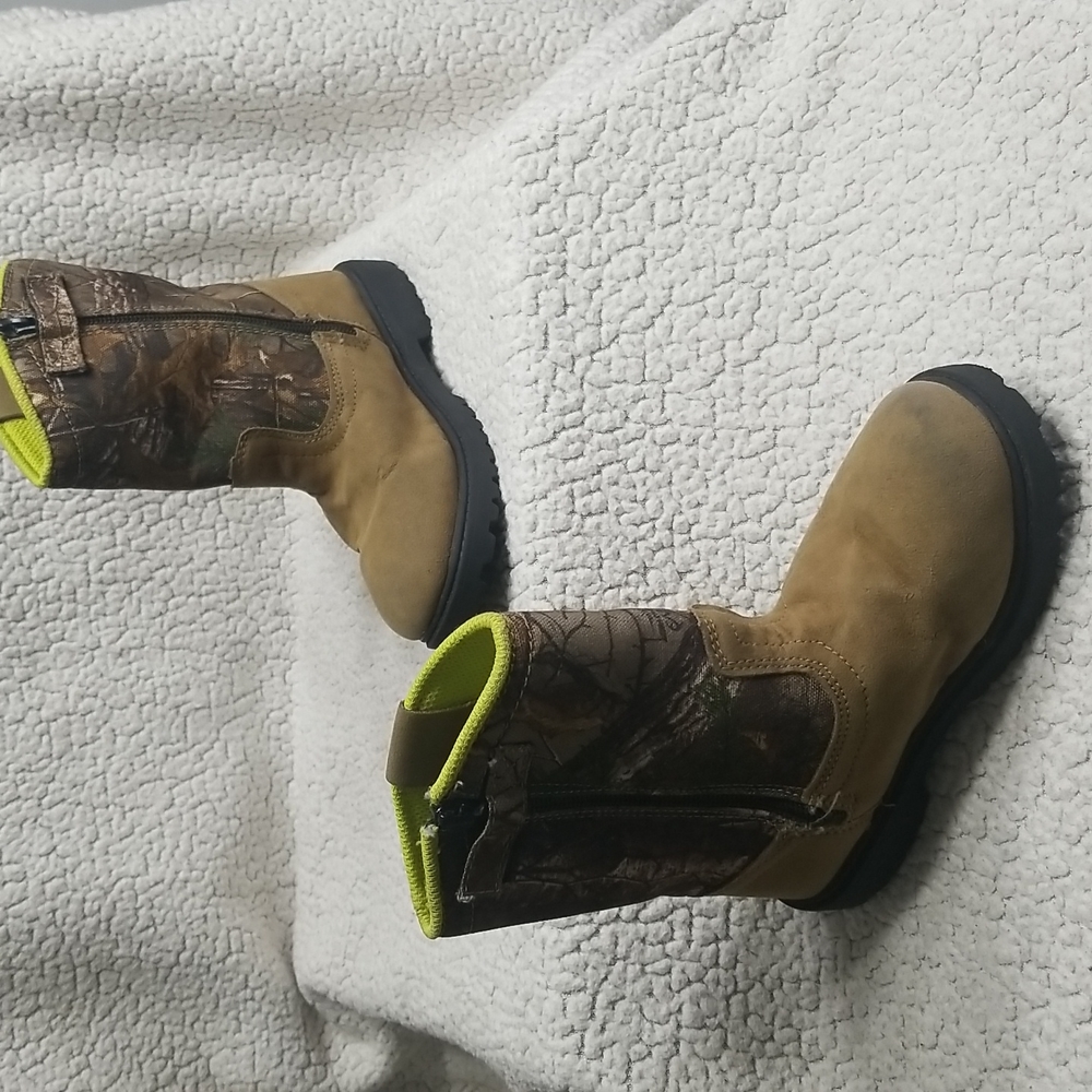 Magellan youth camo pullon boots.